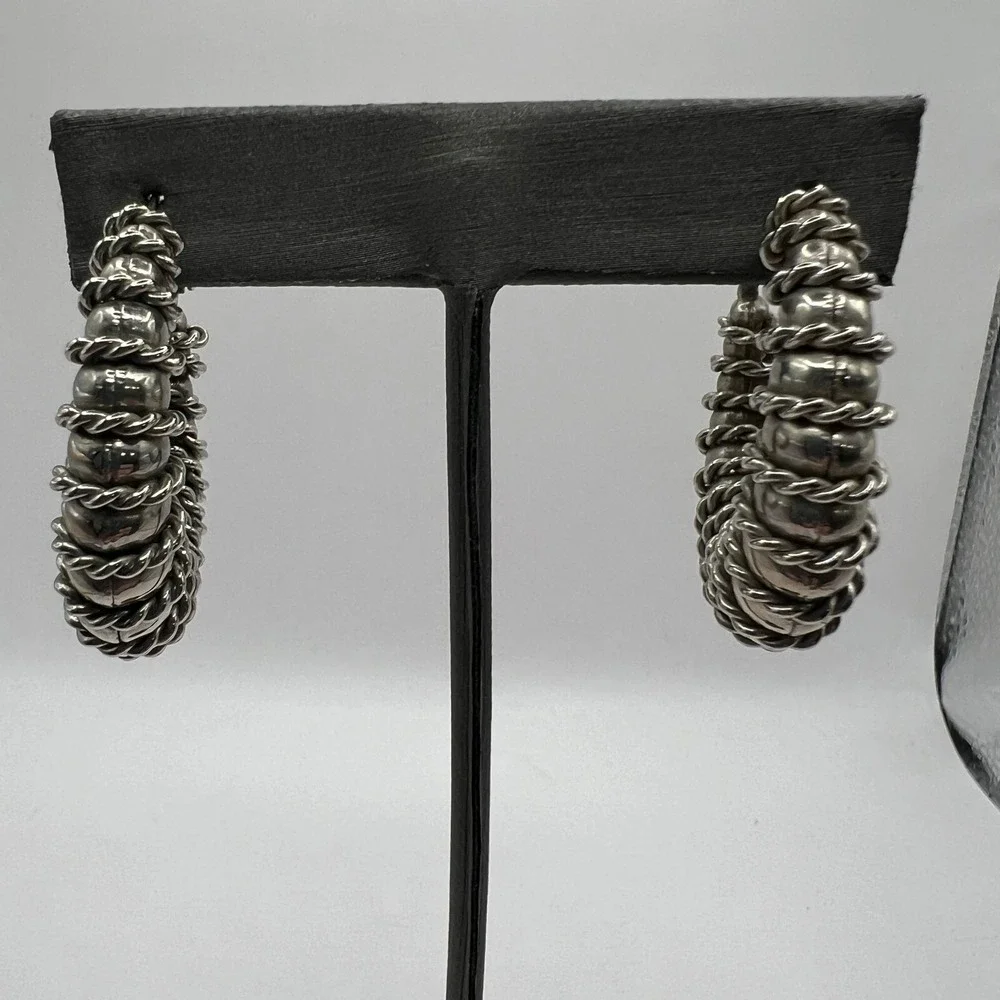 Scalloped Hoop Pierced Earrings Silver Tone‎ Rope Wrapped